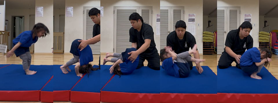 【後転】10月より幼児クラス（平日の部）がスタートいたしました！今月はマット運動がメイン種目、Sちゃん初めての後転にも怖がらずにチャレンジ出来ました。平日のクラスも随時更新しますのでよろしくお願いいたします。(⌒∇⌒)　藤田